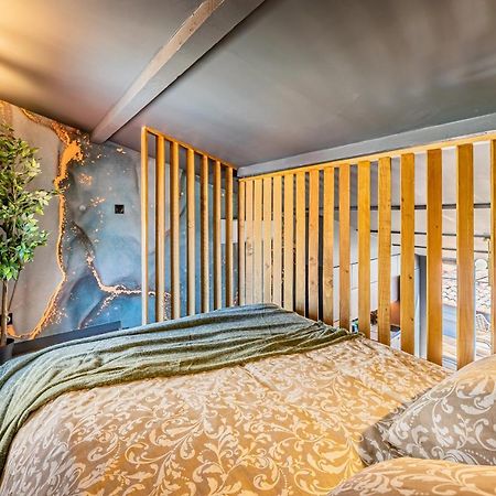 Loft En Ville - Duplex Terrasse Coeur Historique Avec Vue Degagee & Parking Souterrain Offert La Ciotat Exterior photo