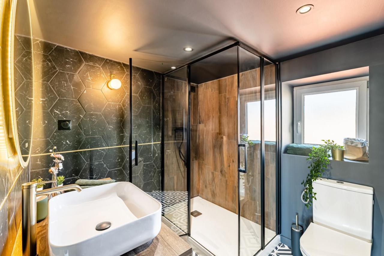Loft En Ville - Duplex Terrasse Coeur Historique Avec Vue Degagee & Parking Souterrain Offert La Ciotat Exterior photo