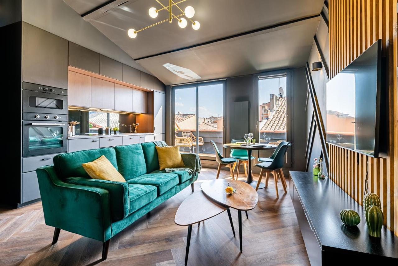Loft En Ville - Duplex Terrasse Coeur Historique Avec Vue Degagee & Parking Souterrain Offert La Ciotat Exterior photo