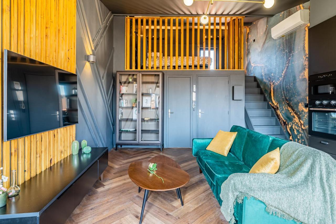 Loft En Ville - Duplex Terrasse Coeur Historique Avec Vue Degagee & Parking Souterrain Offert La Ciotat Exterior photo